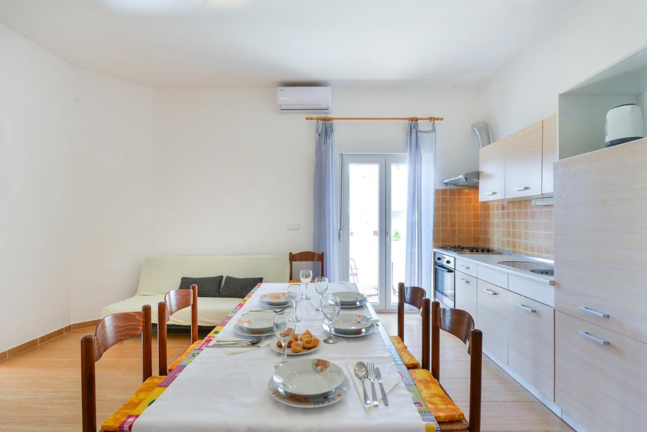 Apartments Lavanda Turanj Exterior foto