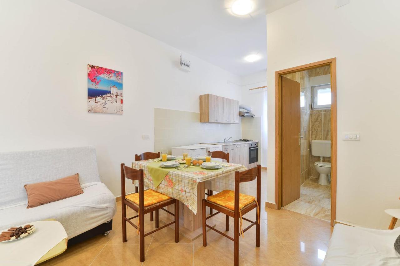 Apartments Lavanda Turanj Exterior foto