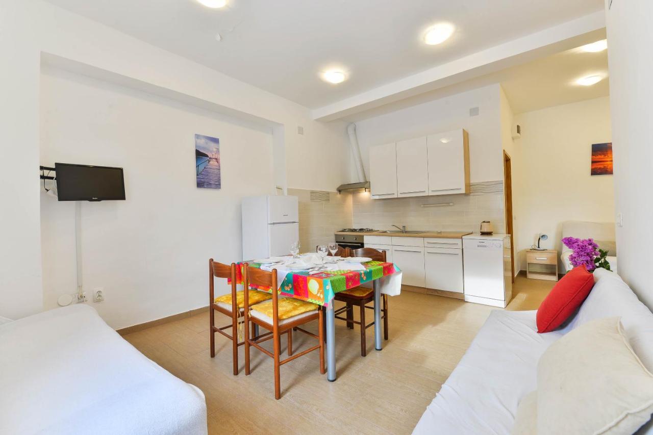 Apartments Lavanda Turanj Exterior foto